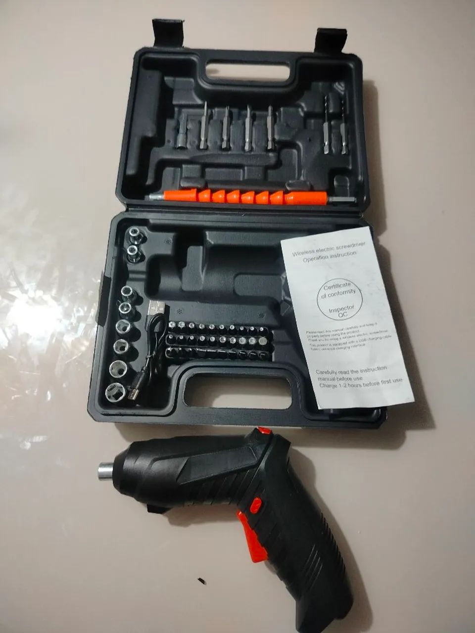 Parafusadeira a bateria com maleta - NOVA - Foto 3