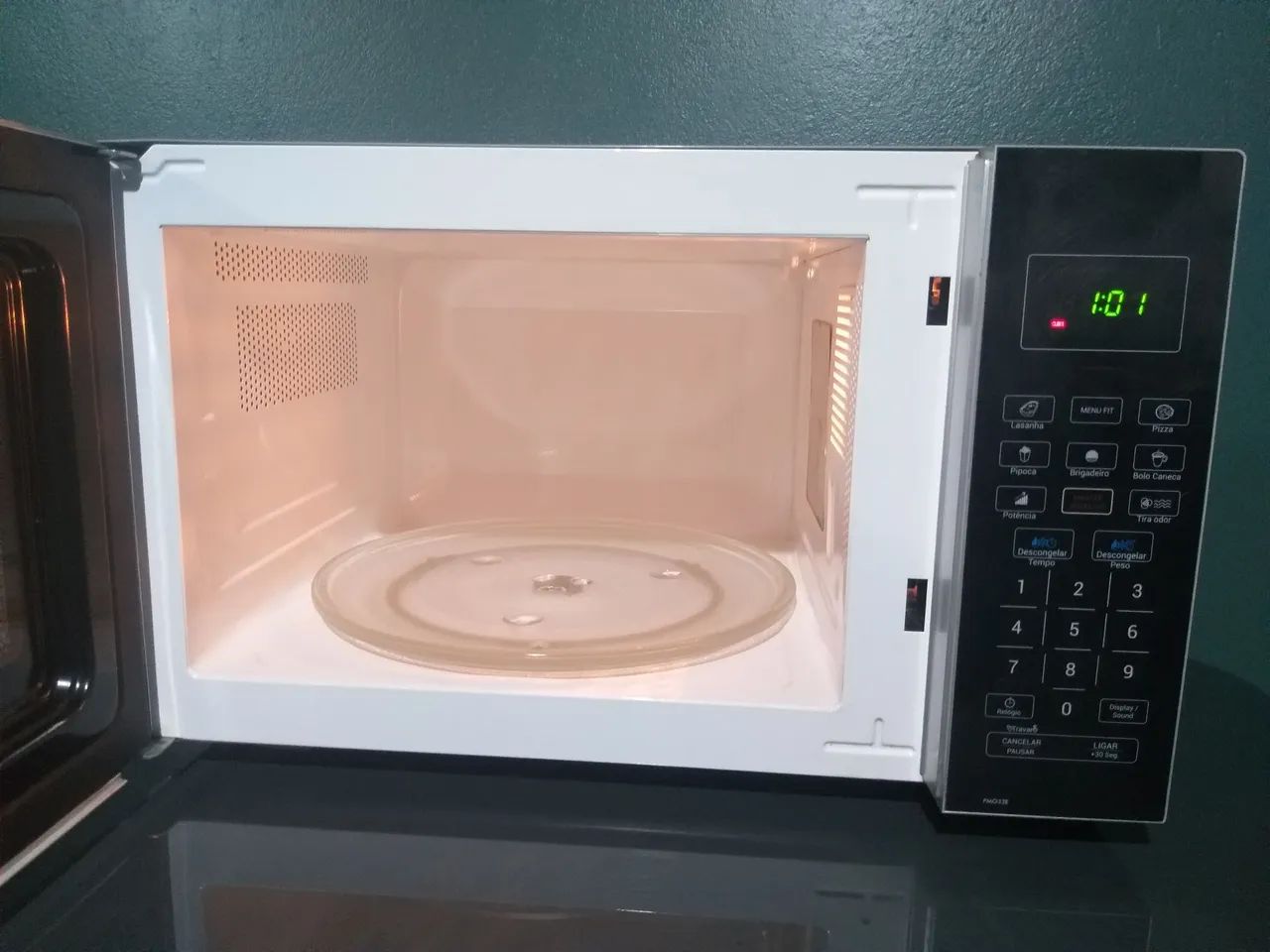 Microondas Philco 31 litros semi novo - Foto 2