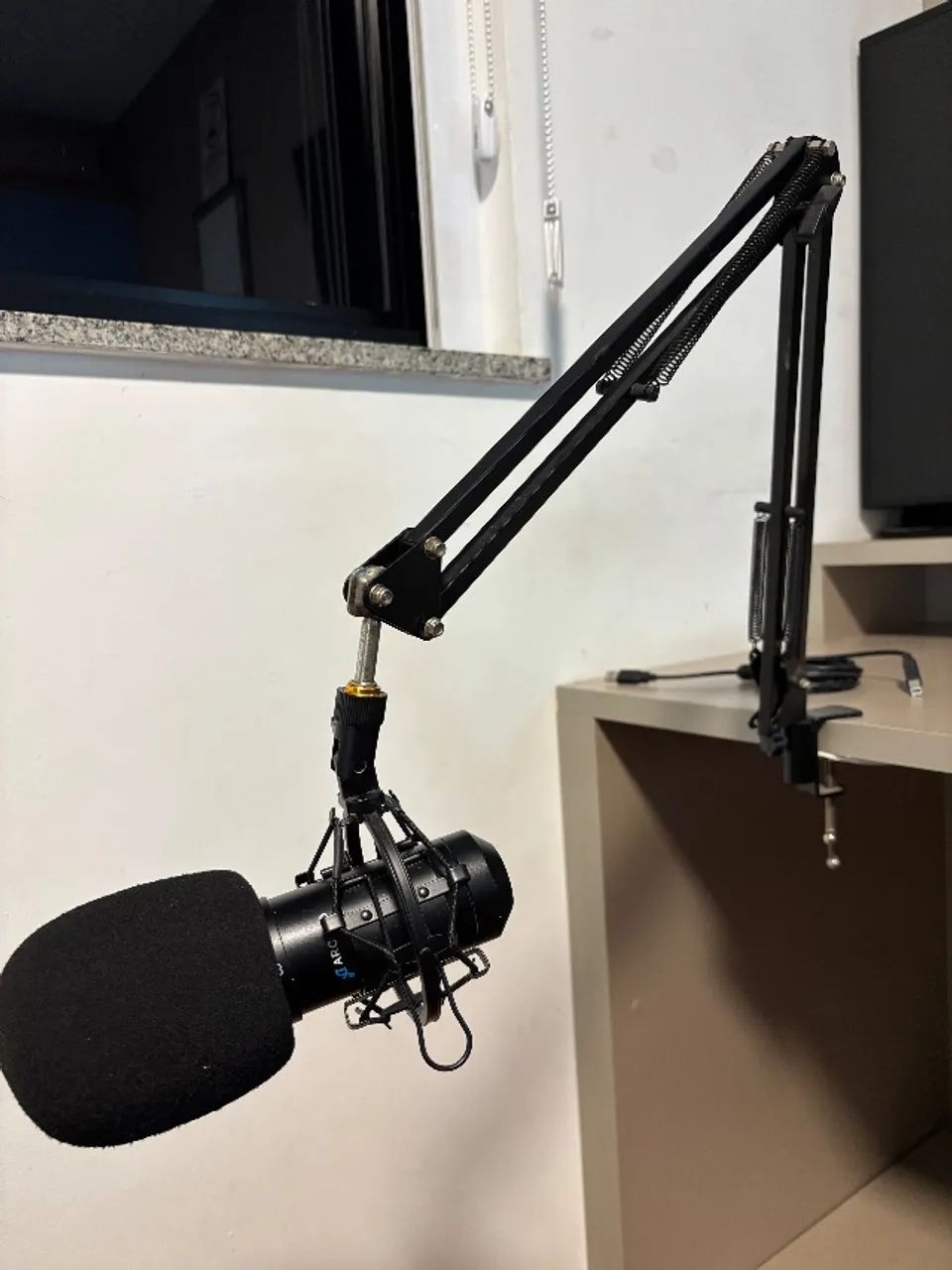 Microfone Arcano Am-black-1 Usb + Braço Articulado - Foto 2
