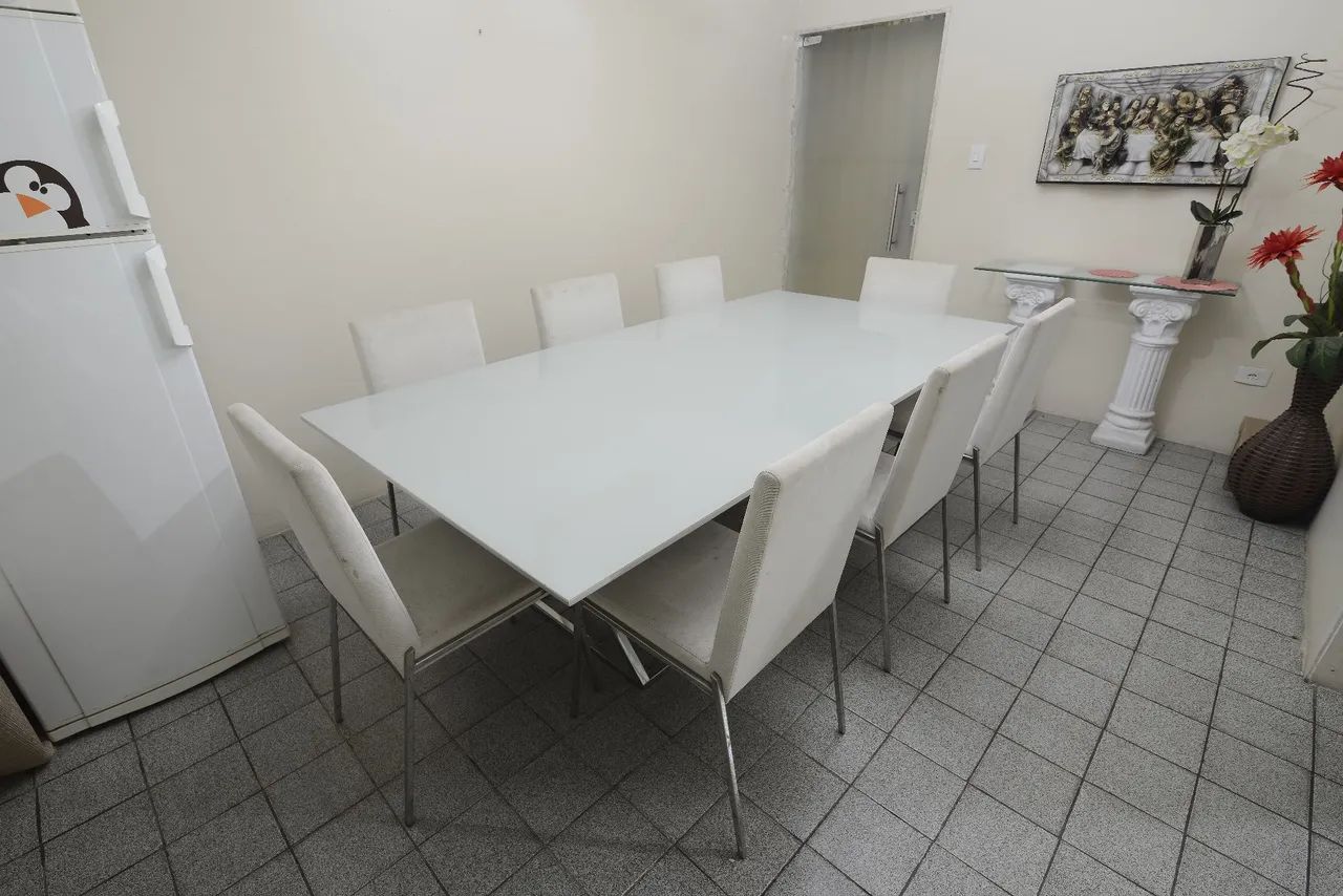 Vendo mesa 8 cadeiras 