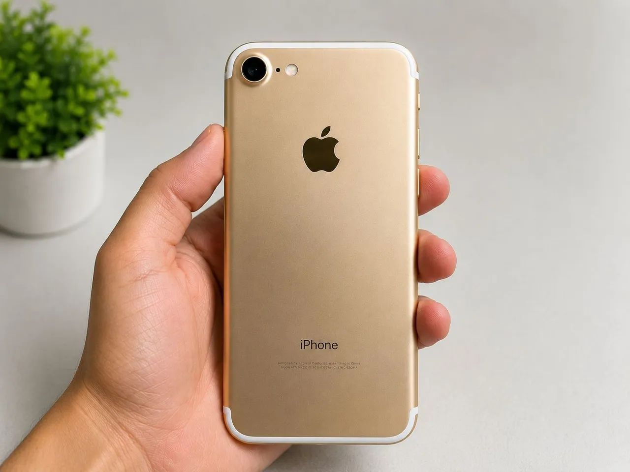 iPhone 7 impecável. 32 gigas para vender rápido - Celulares e