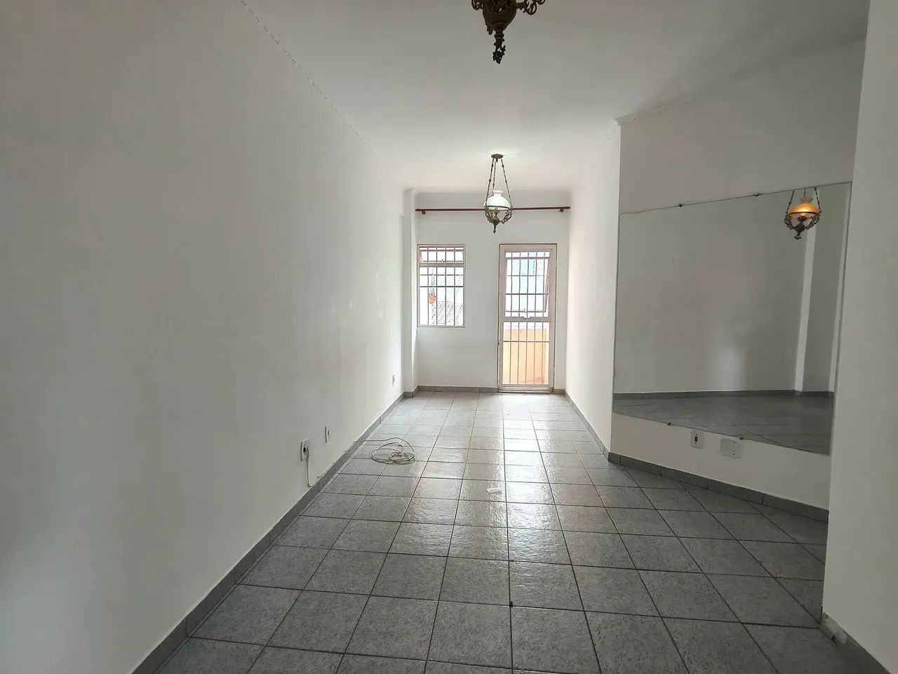 Alugo apartamento com 2 dorm-Botafogo