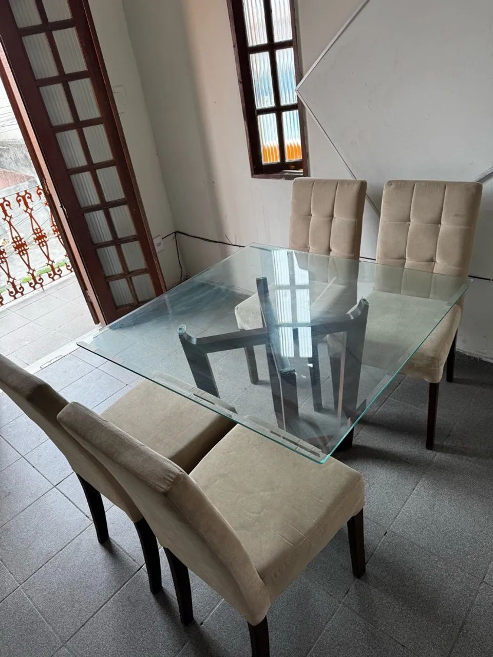 Jogo de mesa e 4 cadeiras  - Foto 4