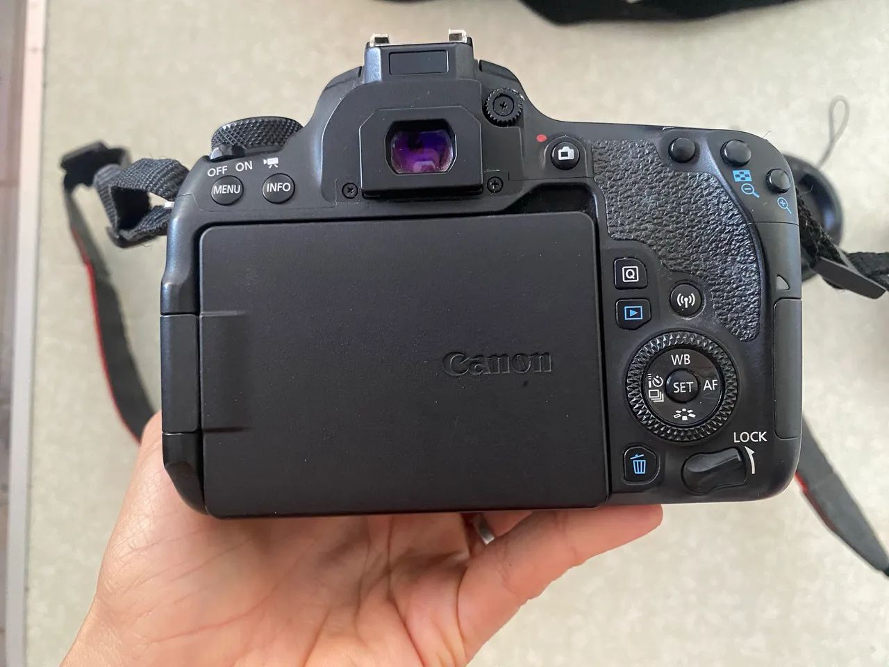 Cânon EOS 77D em perfeito estado - Foto 2