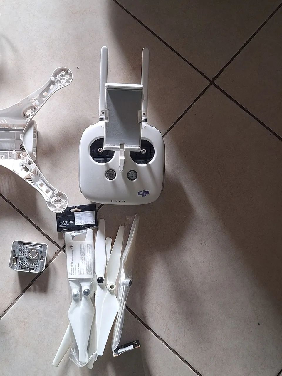 Drone Dji phantom 3 advance, para retirar peças  - Foto 2