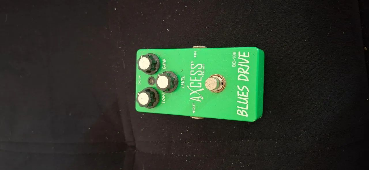 Pedais de guitarra e caixa amplificada  - Foto 4