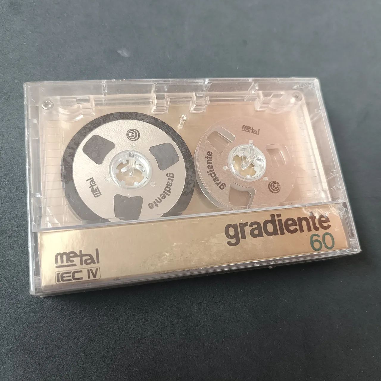 Fita k7 gradiente metal 60 min rolinho ( virgem e lacrada ) - CDs