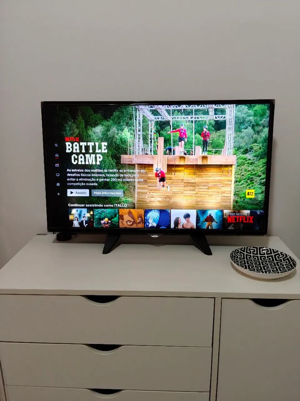 TV AOC Smart LED 32" com Suporte de Parede + Pés - Netflix e YouTube - Foto 2