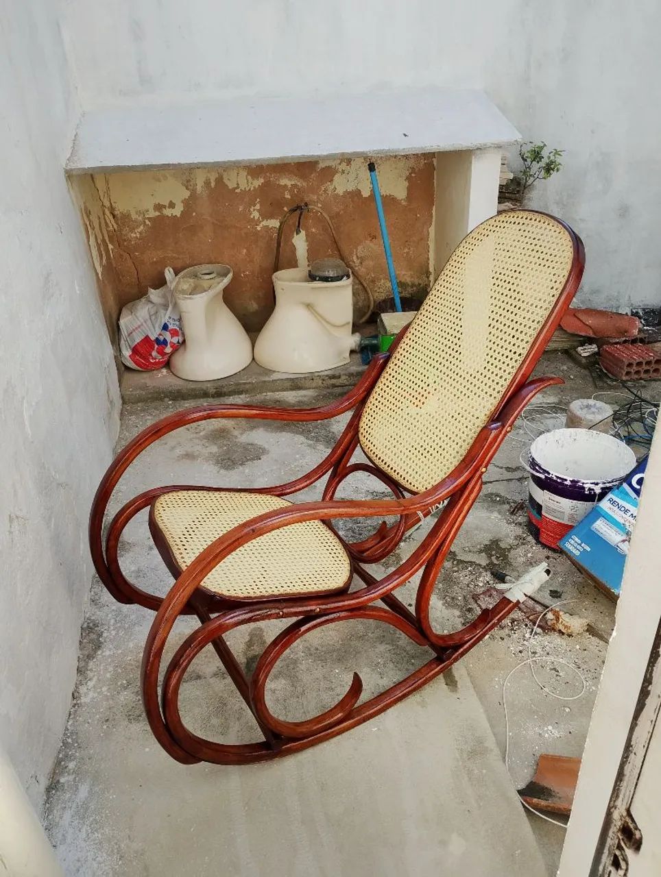 Cadeiras de balanco usadas, e restauradasa?arti 1.200a unidade - Foto 3