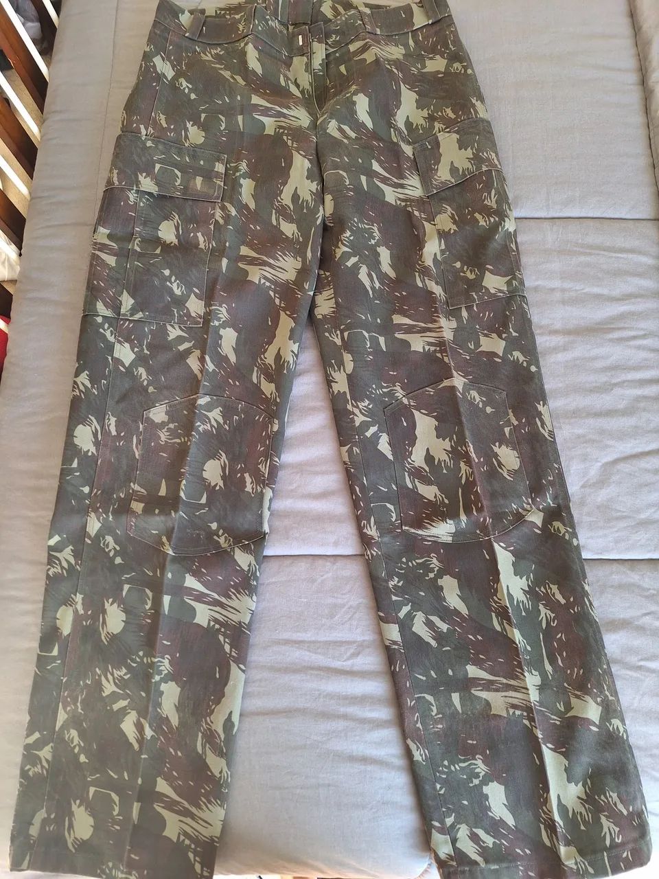 Calça camuflada
