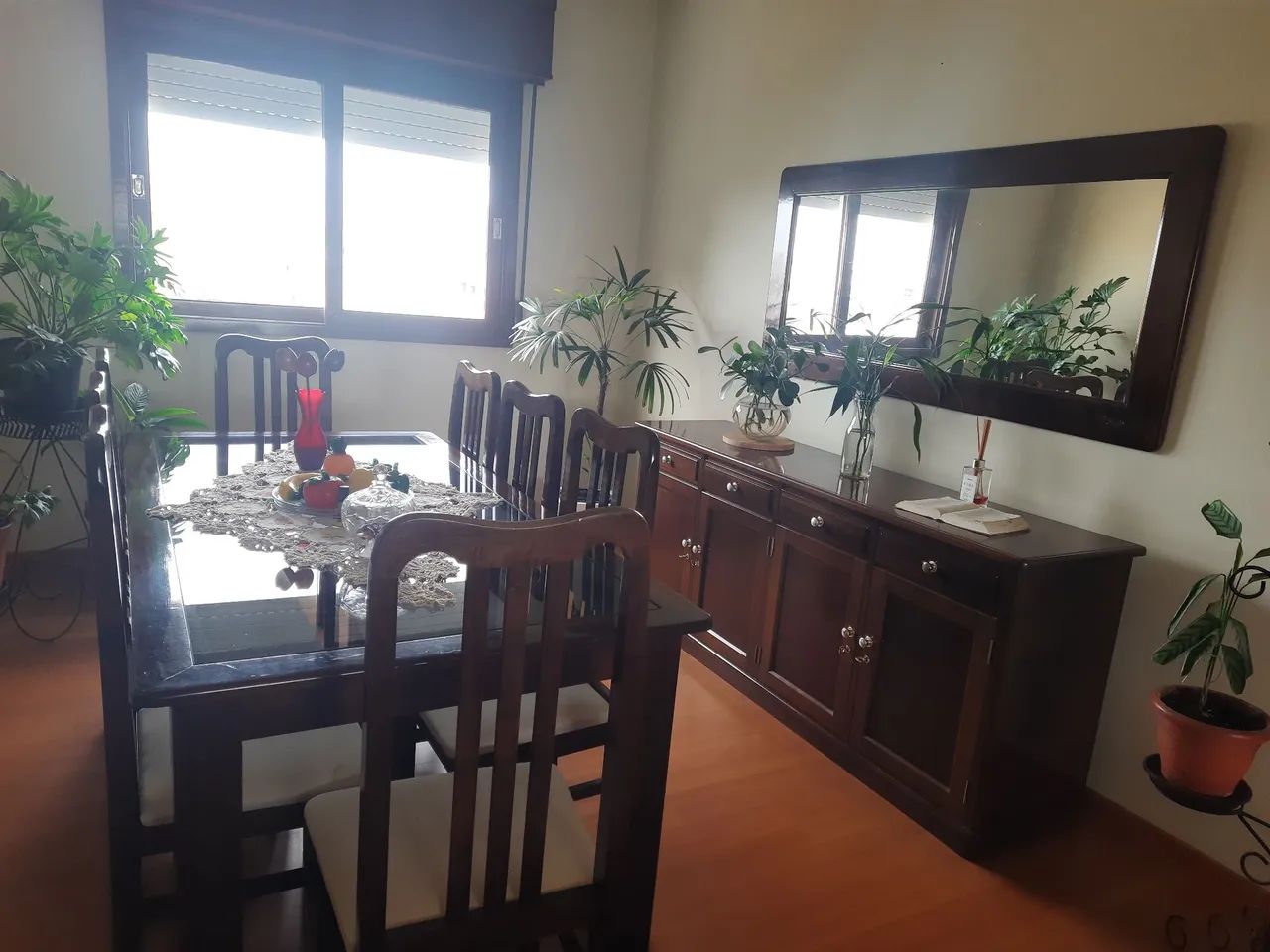 Conjunto de mesas com buffet com 8 cadeiras - Foto 3