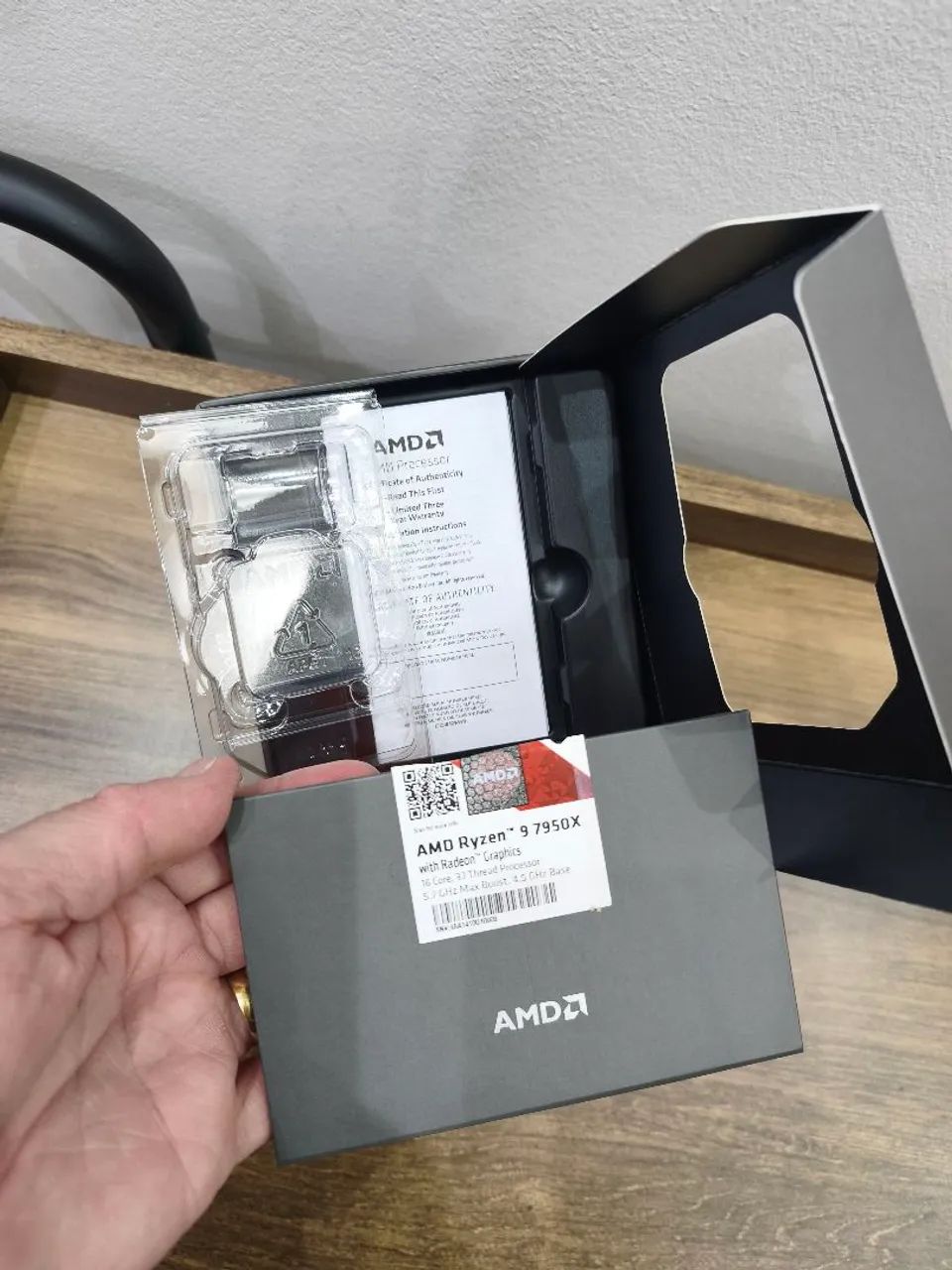 AMD Ryzen 9 7950X - 16 Cores / 32 Threads - Até 5.7GHz - Com Caixa Original - Foto 3