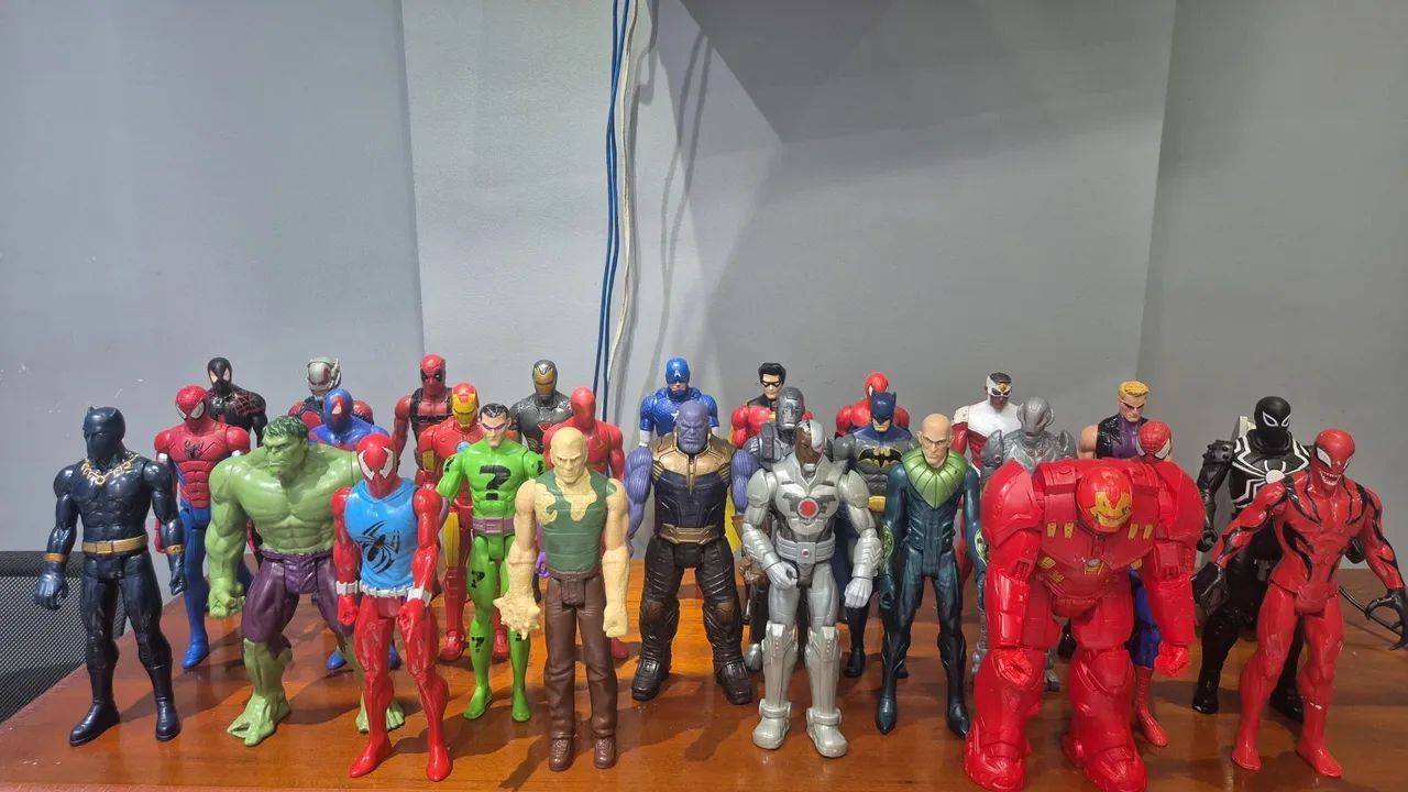 BONECOS MARVEL E DC