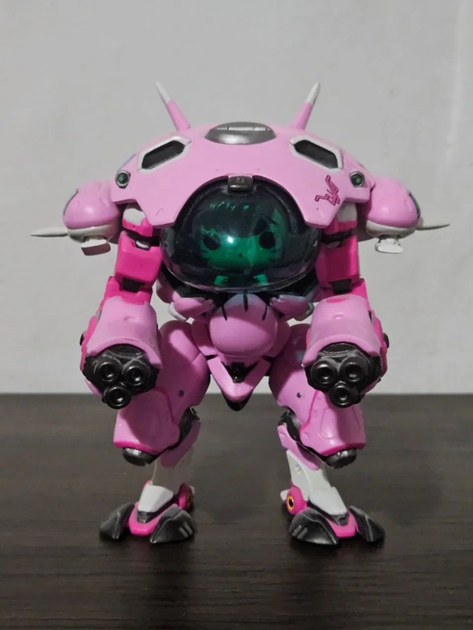 Funko Pop D. Va with MEKA 177 Overwatch / Detalhes na pintura