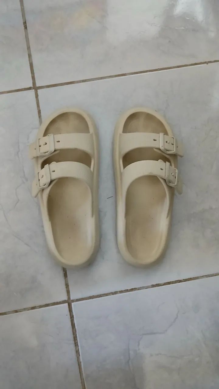 Chinelo masculino usado 