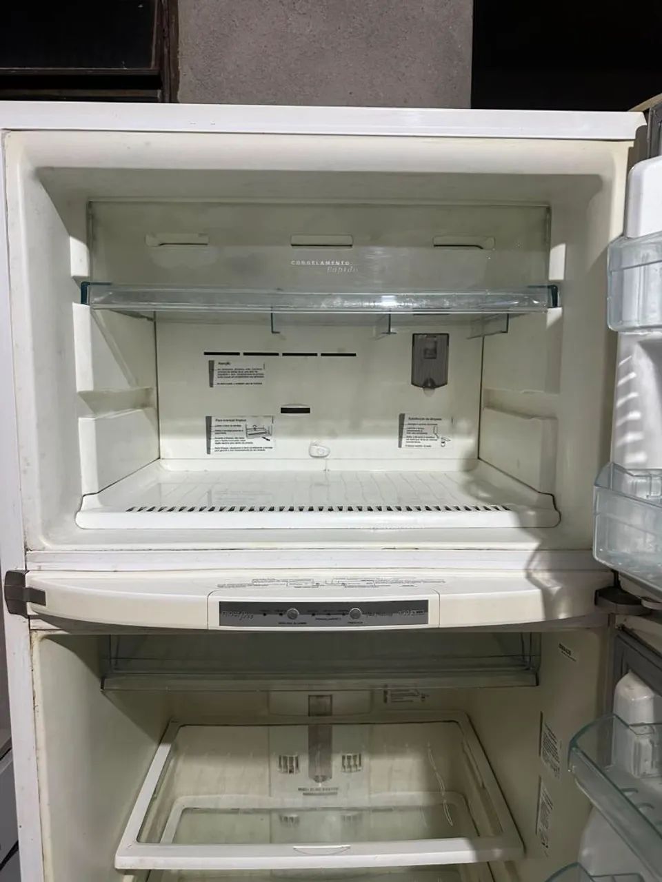 Geladeira Simples e Funcionando - À Venda - Foto 3