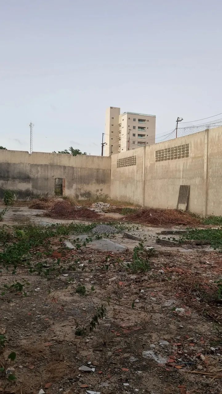 Imóvel para venda possui 720 metros quadrados em Padre Andrade - Fortaleza - CE