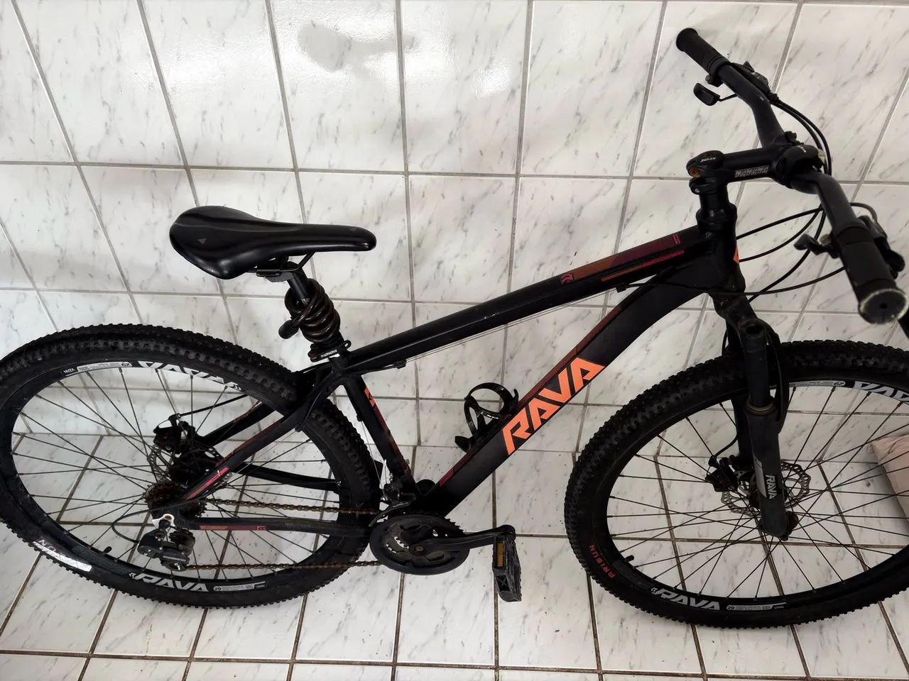 Bicicleta RAVA aro 29 câmbio Shimano - Foto 3