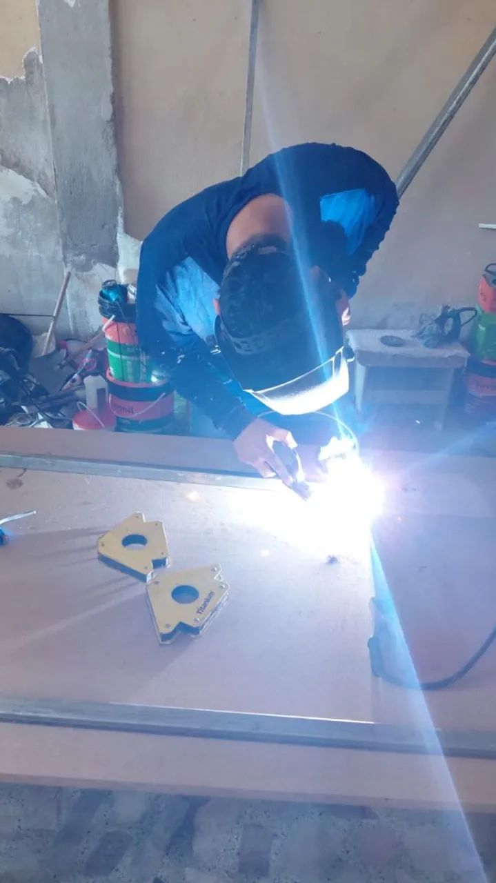 Serralheria em geral,telhados.