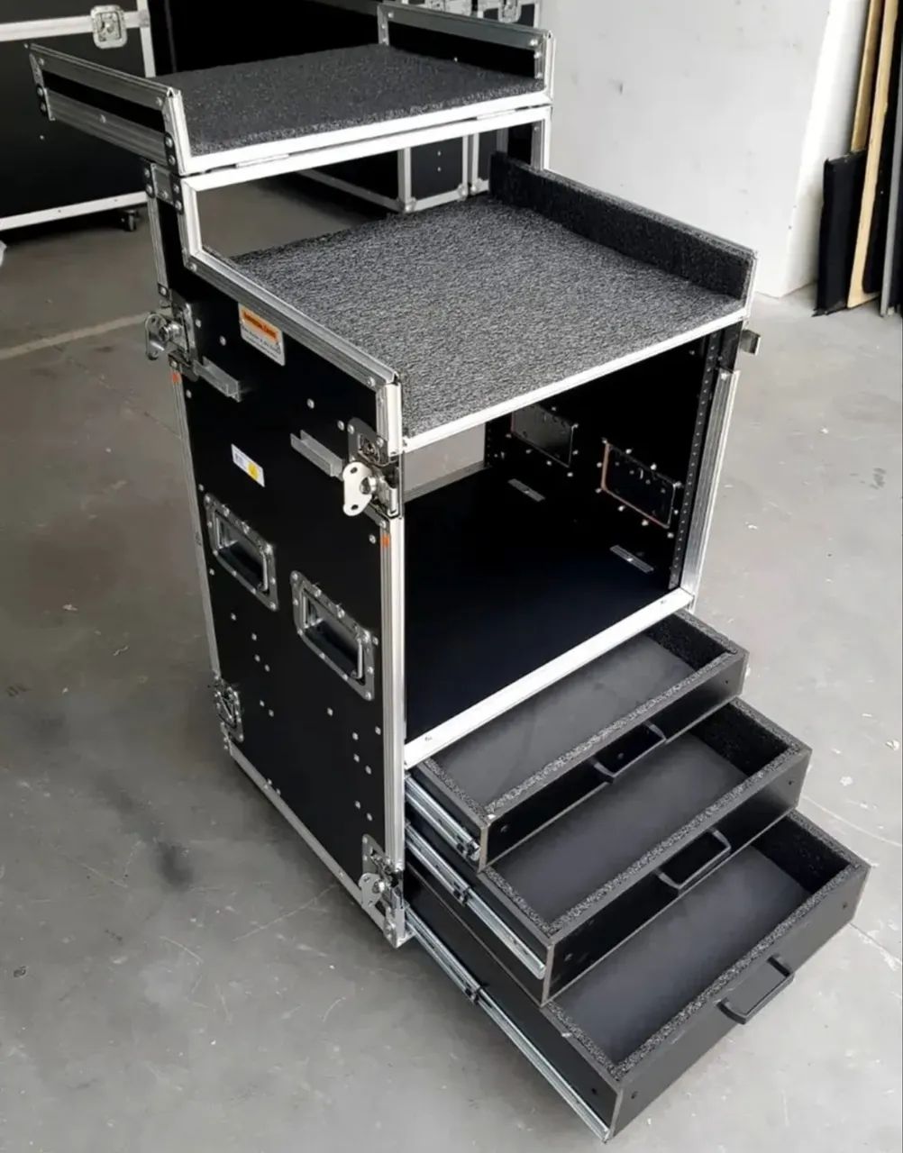 Hard Case Rack 9u + 3 Gavetas Com Espaço Note E Bancada Lateral equipamento de som - Foto 3