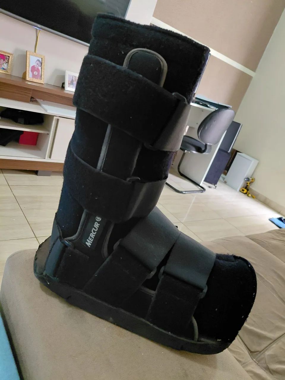 Bota imobilizadora em ótimo estado  - Foto 2