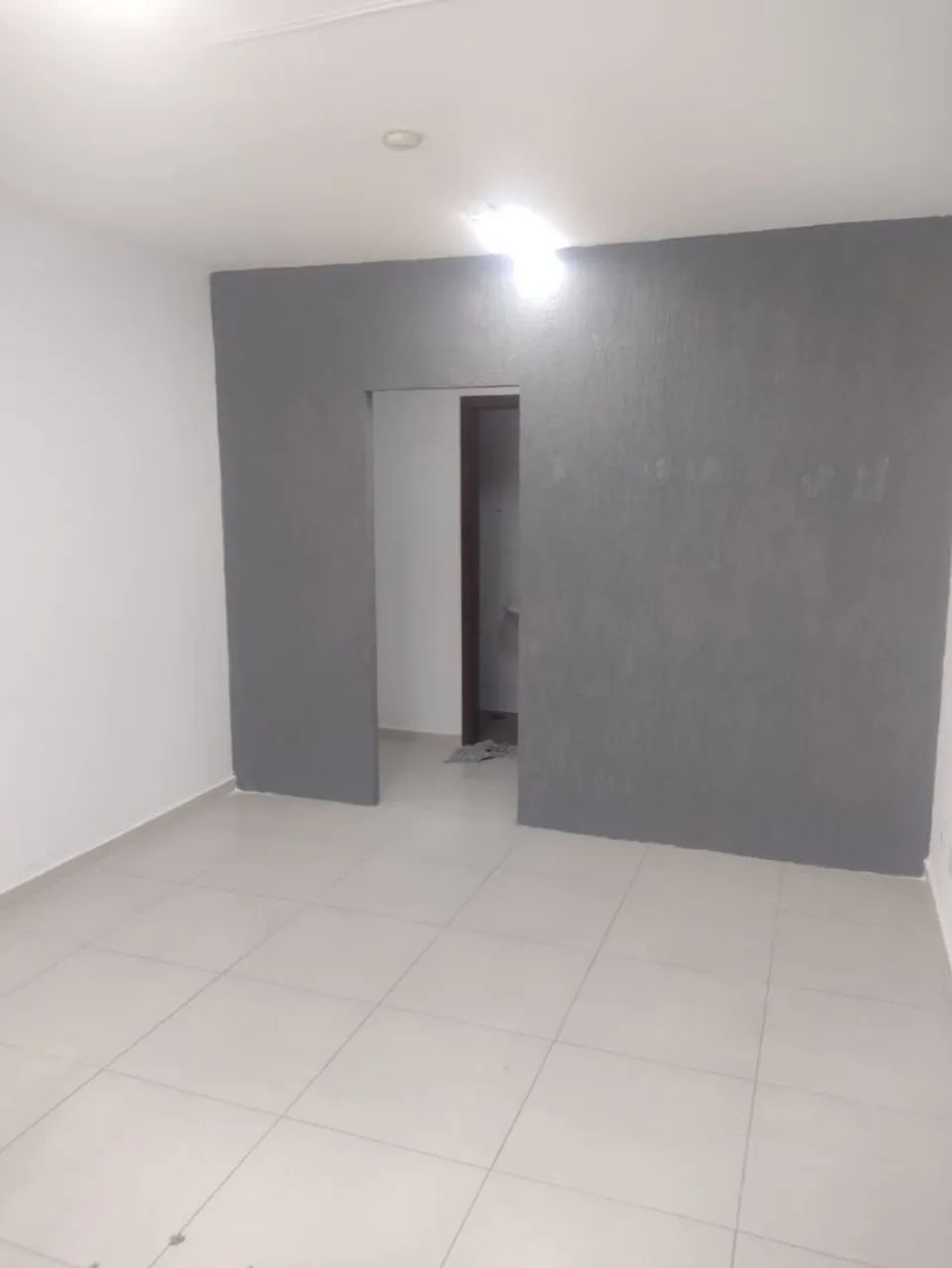 Alugo sala comercial,Edf. Empresarial Tancredo Neves 