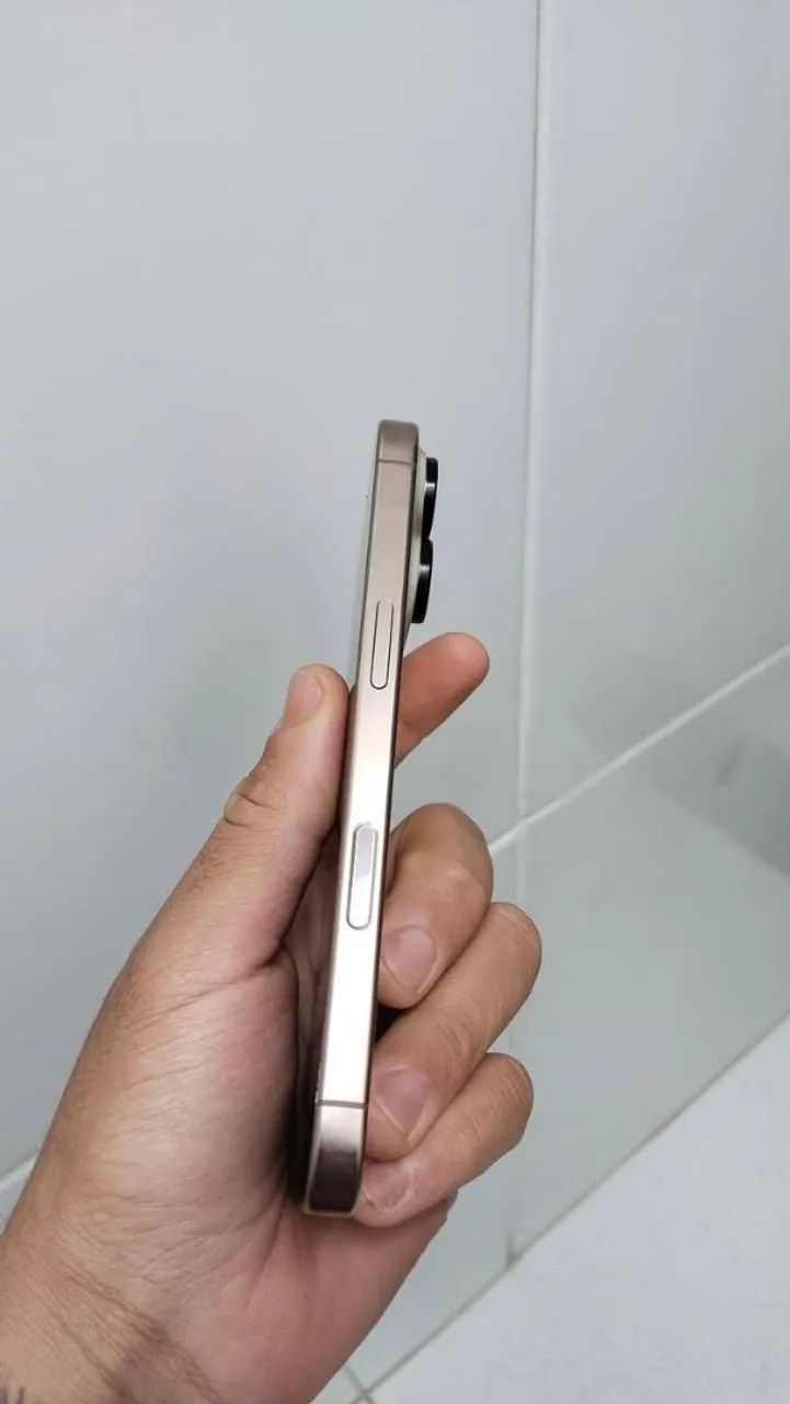 iPhone 16 pro 128  - Foto 4