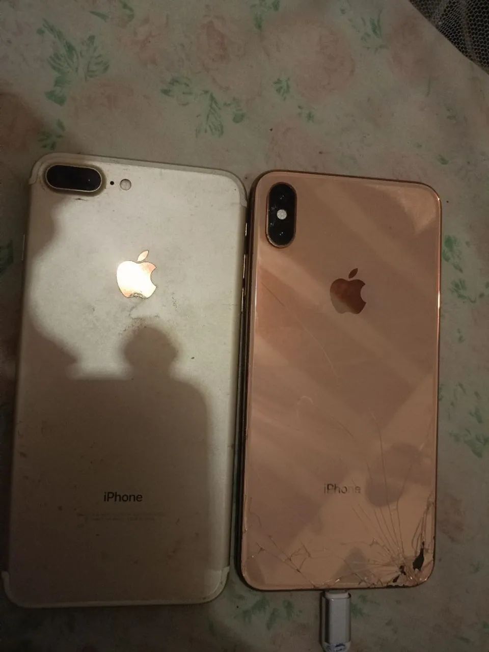 Dois iPhones para retirar peças 