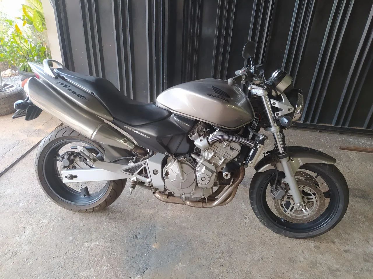 Hornet carburada  - Foto 2
