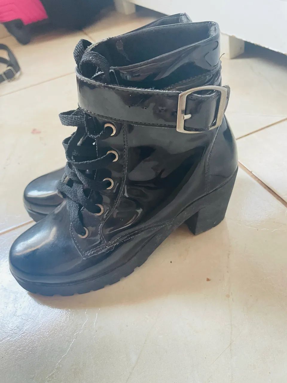 Vendo bota coturno