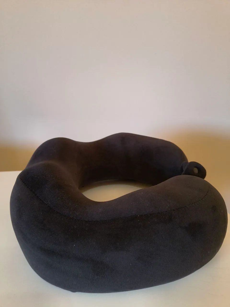 Travesseiro de viagem preto - Foto 2