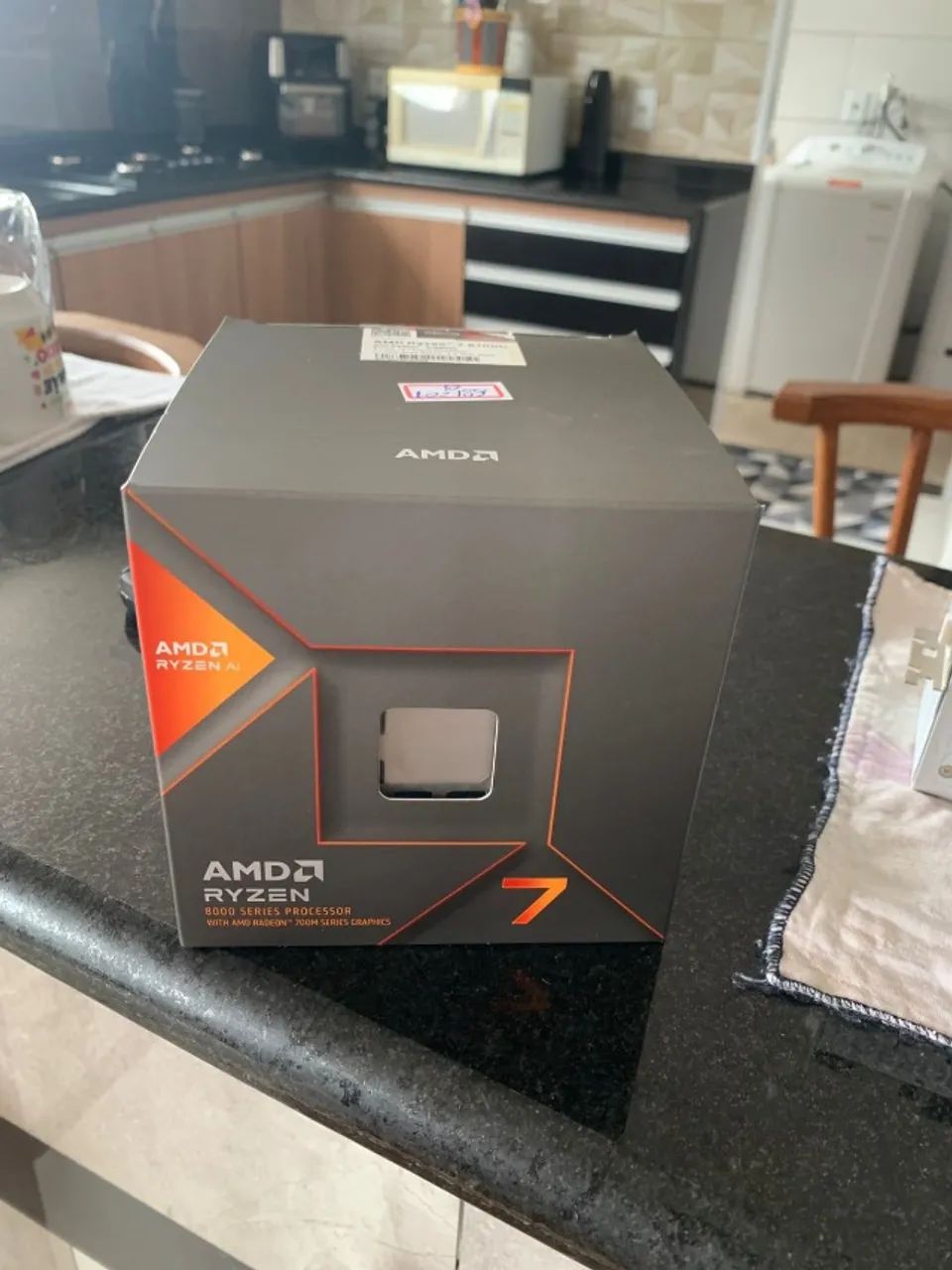 Ryzen 7 8700G - 8 Núcleos, 16 Threads, Radeon 780M com Caixa e Cooler Original - Foto 2
