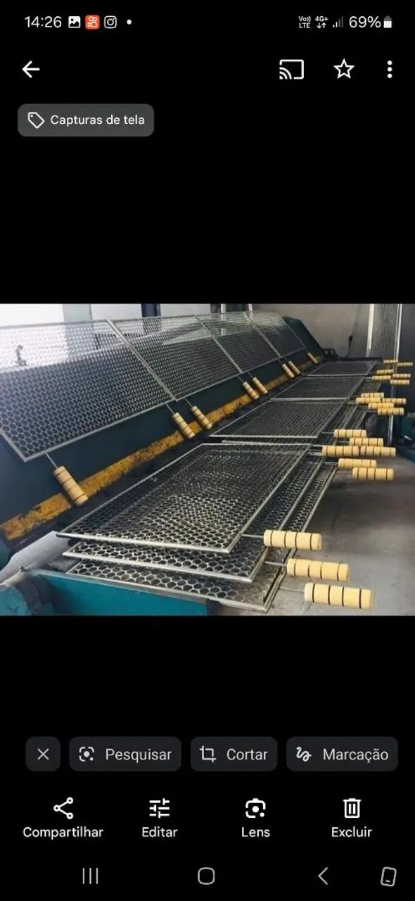 Grelha em aço inox.