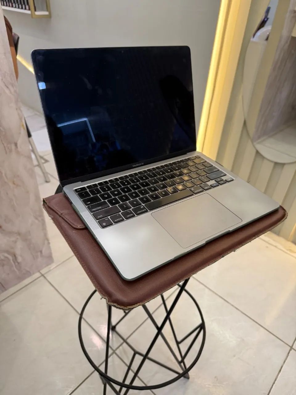 Vendo MacBook Air M1 (2020) Silver 512GB, muito bem cuidado e funcionando perfeitamente. - Foto 3