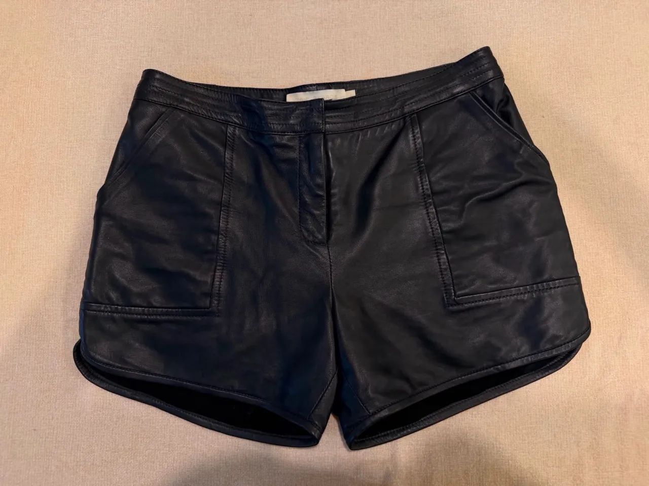 Short de Couro Cris Barros 
