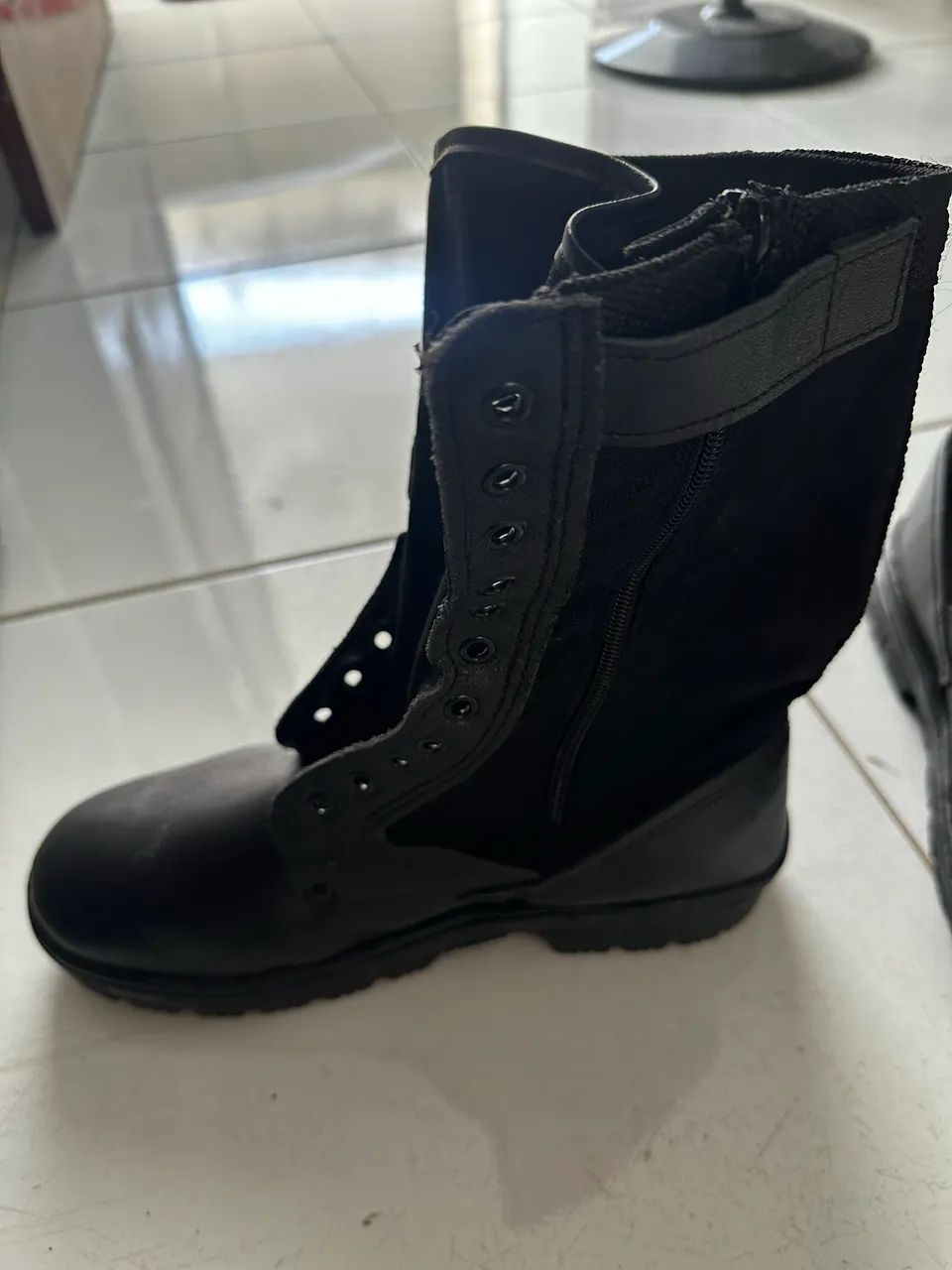 COTURNO MILITAR 