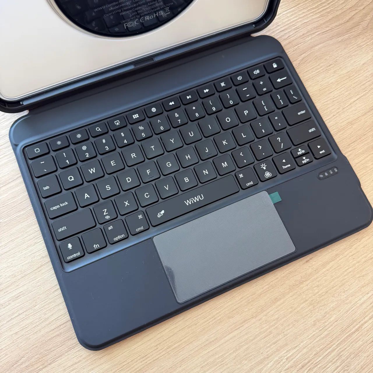 IPAD 10 E 11 CAPA MAGNÉTICA COM TECLADO E TRACKPAD - Foto 2