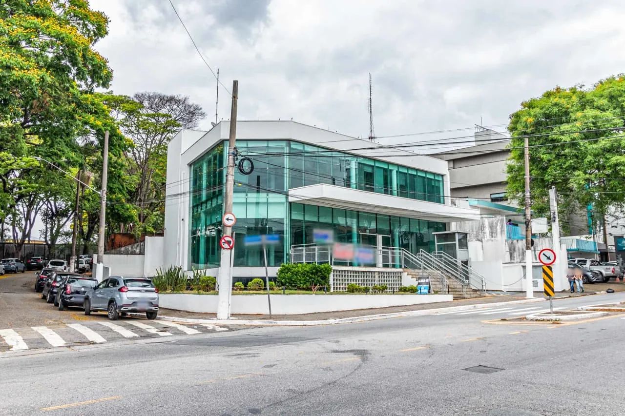 Prédio comercial na Rua Cerro Corá, 1609  903 m²