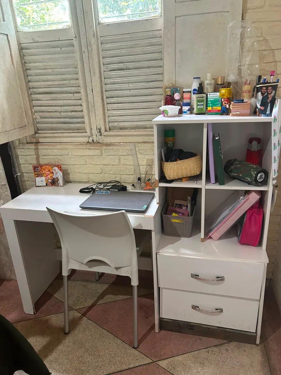 Mesa de estudo com gaveta e nicho - Foto 2