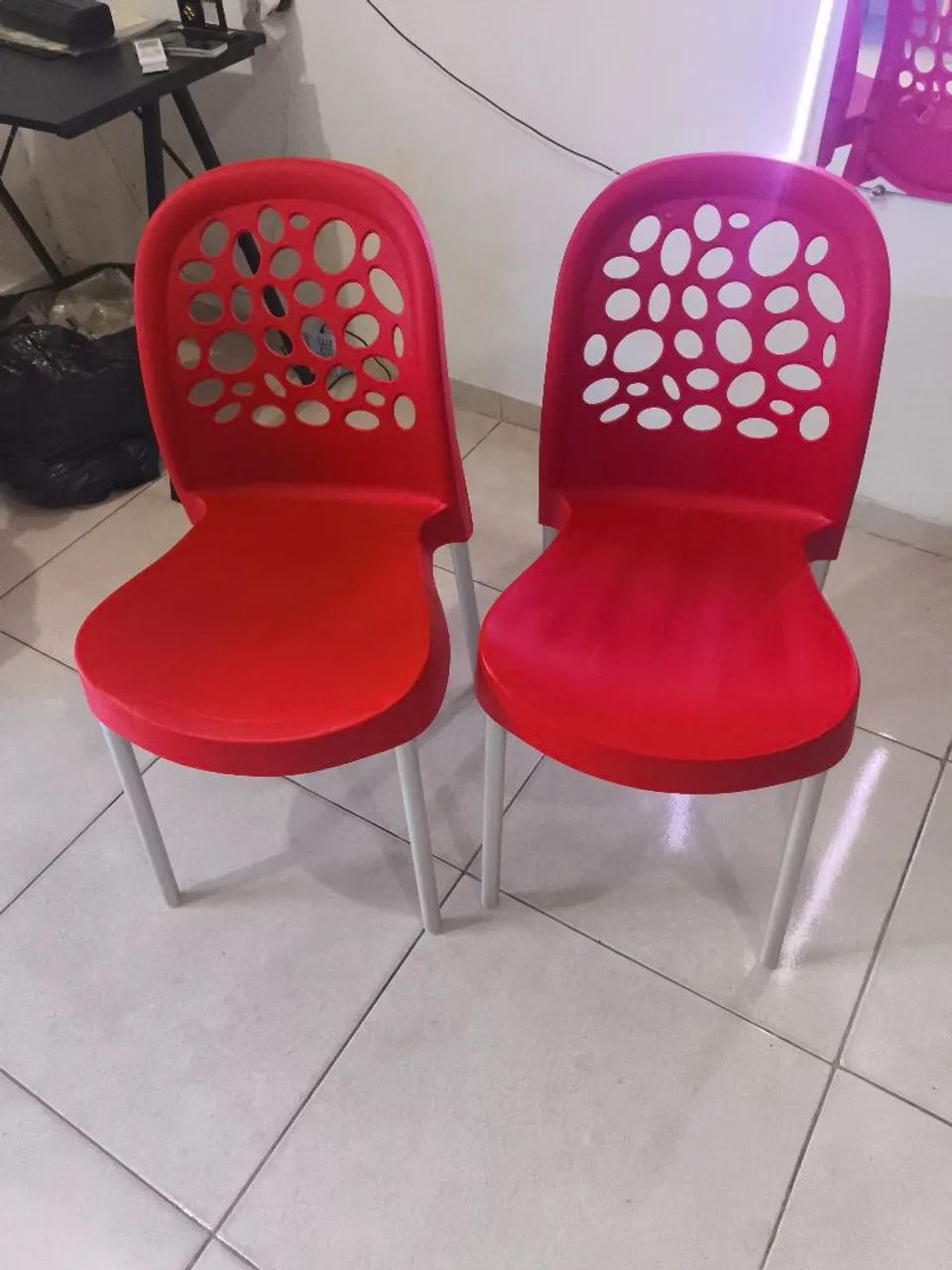 Cadeiras vermelha com prata  - Foto 4