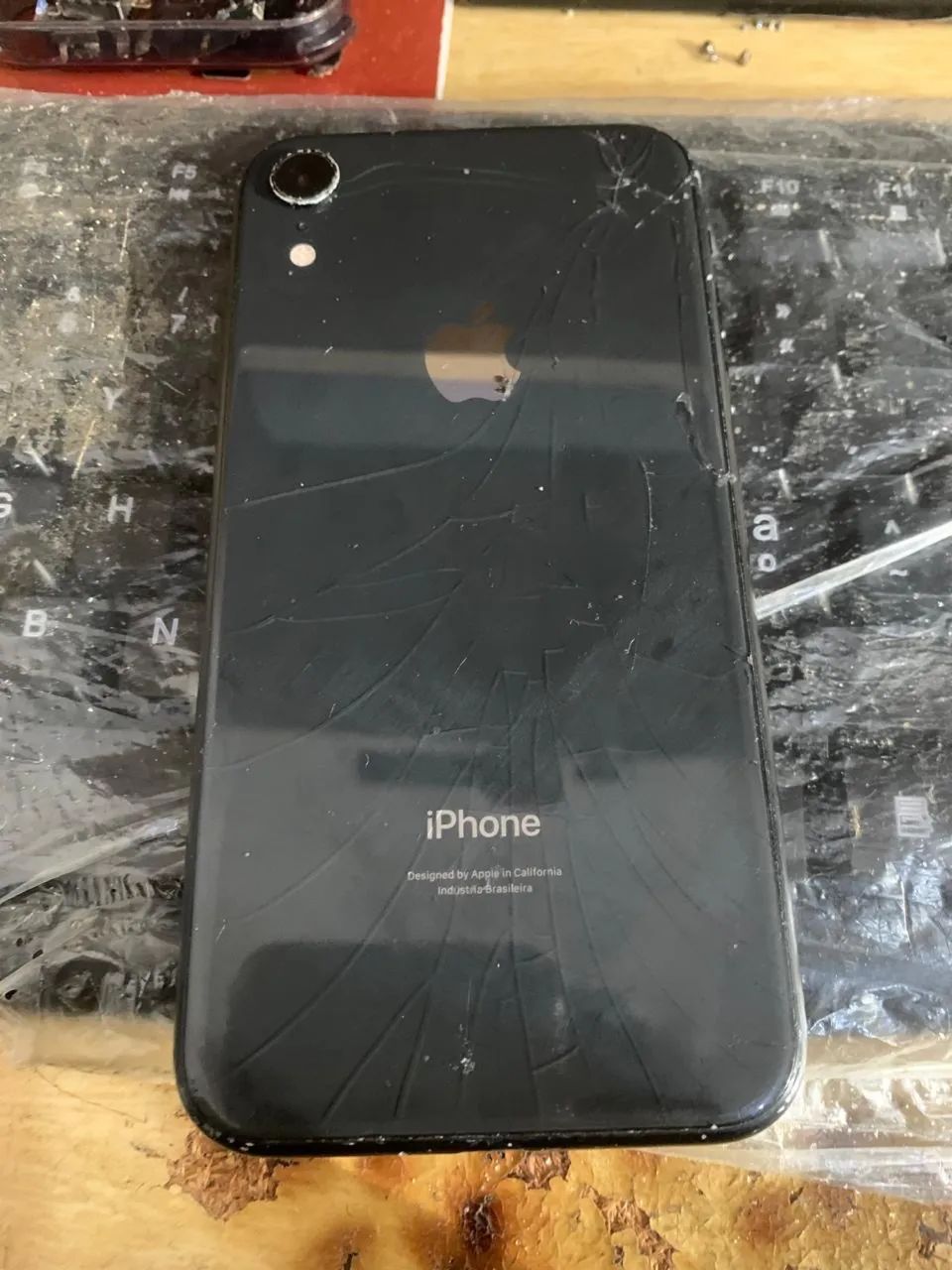 iPhone XR com detalhes