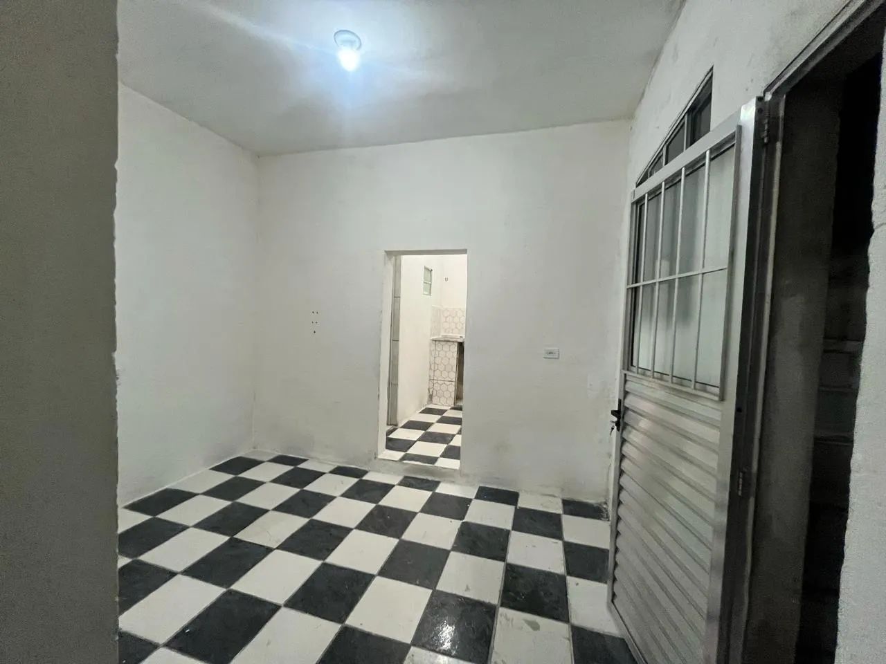 Aluga se casa com 3 cômodos . - Foto 5