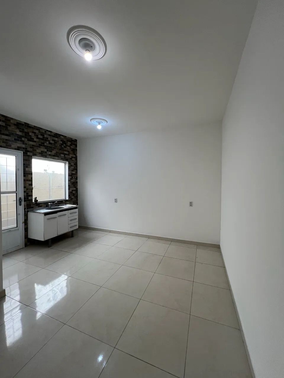 APARTAMENTO/KITNET DE 1 QUARTO PARA LOCAÇÃO NO SERRANO