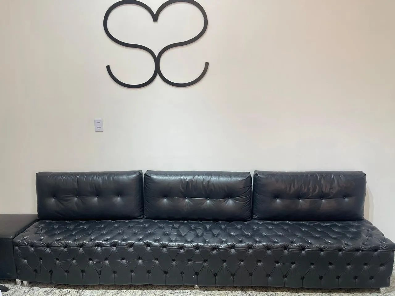 Vendo sofá 3M preto  - Foto 2