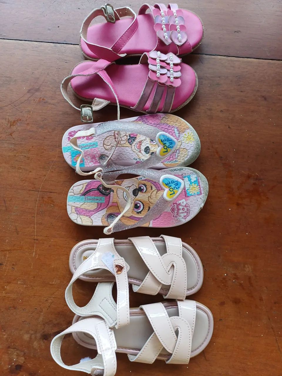 Sandálias n° 23 e Chinelo Skye Patrulha Canina n° 23/24 - R$ 20,00 cada par. - Foto 2