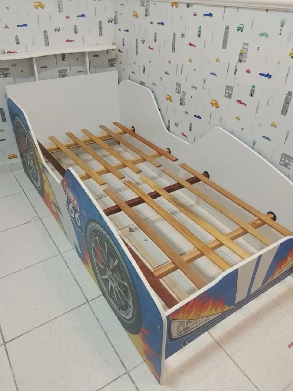 Transforme o Quarto em uma Pista de Corrida com a Cama Carro Azul