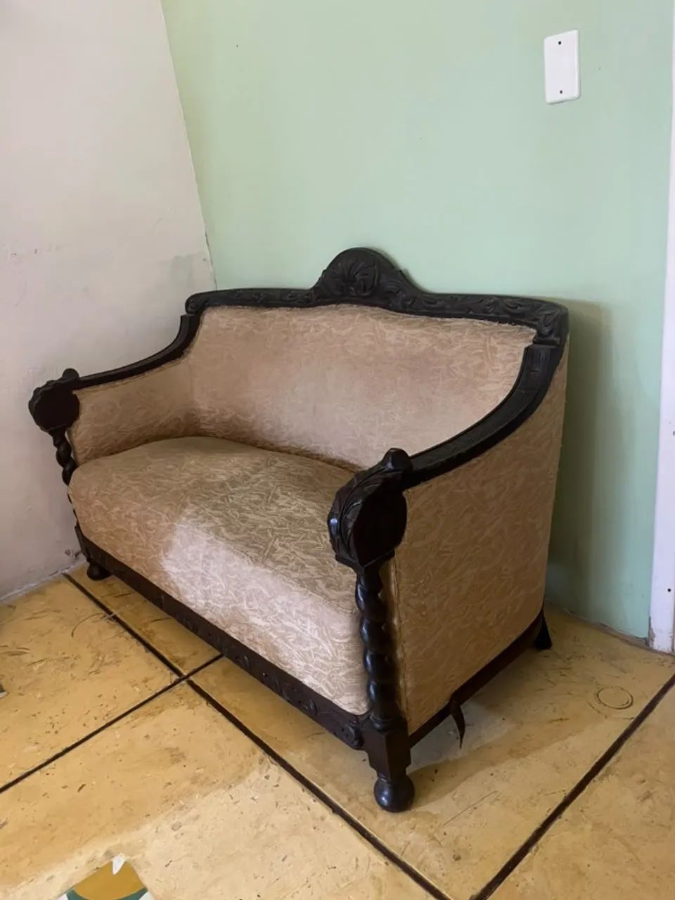 conjunto antigo de sofá e duas poltronas  - Foto 2