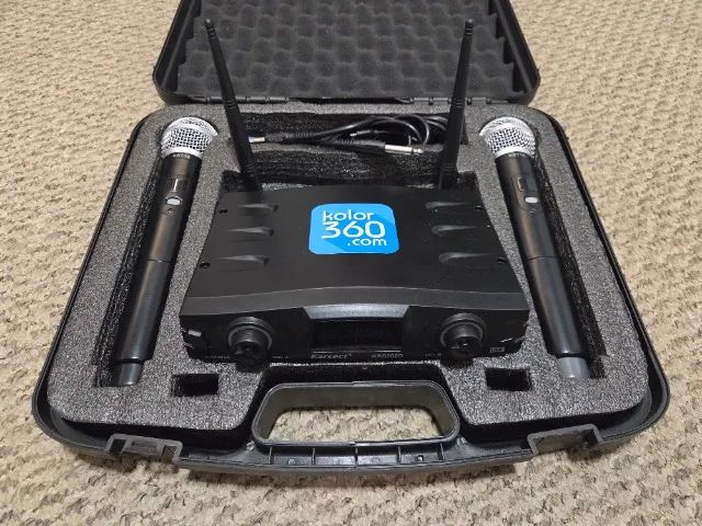 Microfone Profissional de mão Sem Fio Karsect KRD200D Completo Case Original Impecável