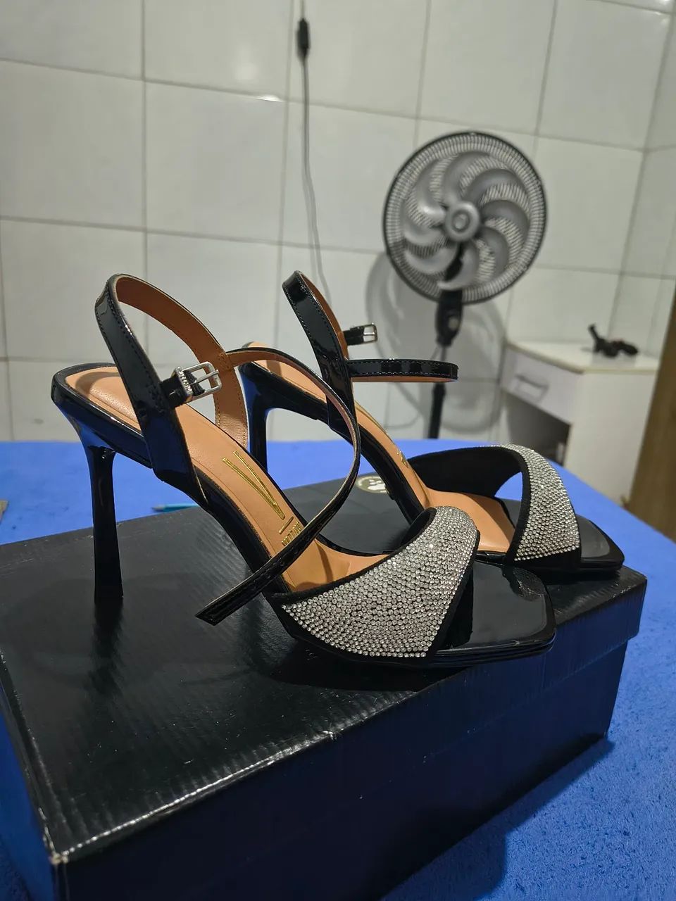 Vendo sandália Vizzano 36 - Foto 3