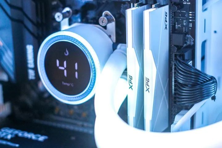 5700X3D - 32GB - RTX 5070 - Foto 4